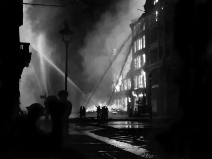 Framed Print : Blitz in the City of London - Queen Victoria Street, WW2 Framed Print : Blitz in the City of London - Queen Victoria Street, WW2
