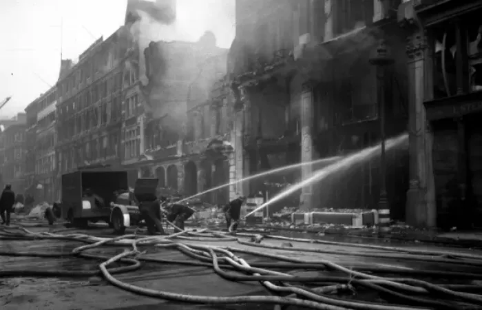 Framed Print : Blitz in City of London -- Queen Victoria Street, WW2 Framed Print : Blitz in City of London -- Queen Victoria Street, WW2