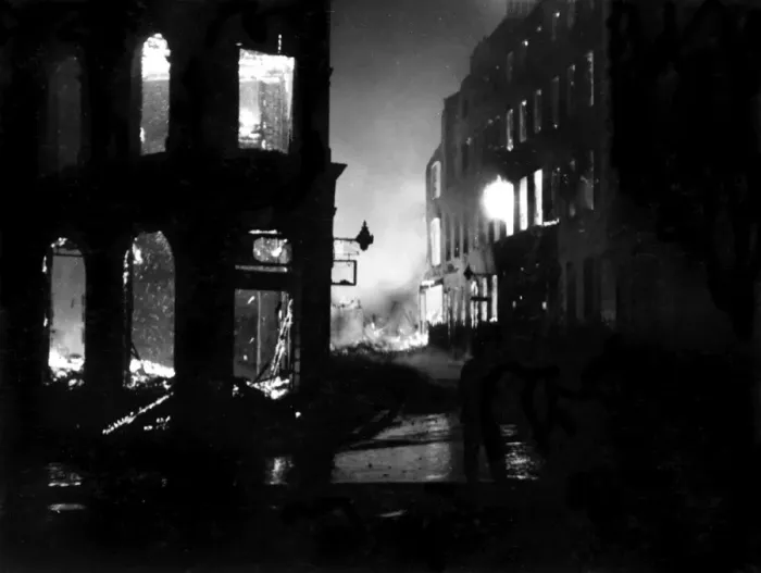 Framed Print : Blitz in the City of London - St Andrews Street, WW2 Framed Print : Blitz in the City of London - St Andrews Street, WW2