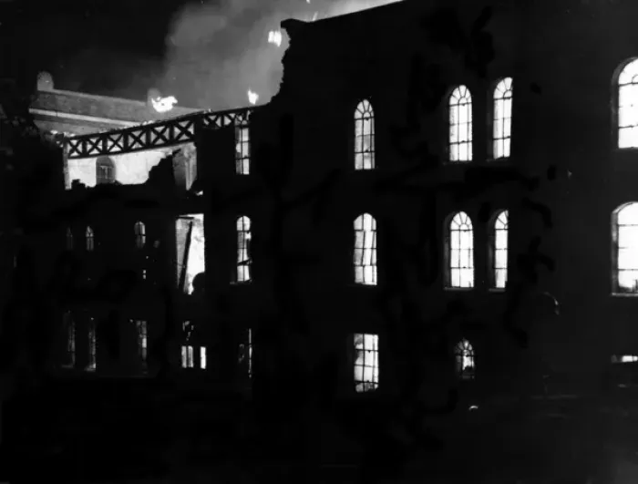 Framed Print : Blitz in London -- Blackfriars Goods Depot, WW2 Framed Print : Blitz in London -- Blackfriars Goods Depot, WW2