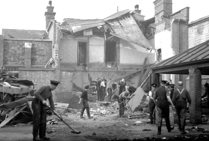 Framed Print : Blitz in London -- Cavendish Road, Balham, WW2 Framed Print : Blitz in London -- Cavendish Road, Balham, WW2
