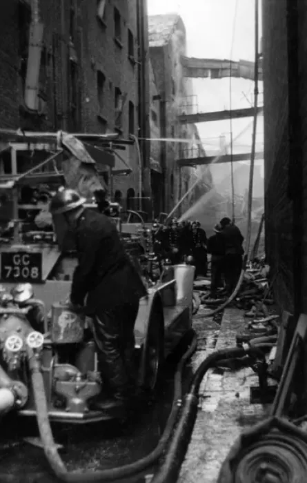 Framed Print : Blitz in London -- Chambers Wharf, Bermondsey, WW2 Framed Print : Blitz in London -- Chambers Wharf, Bermondsey, WW2