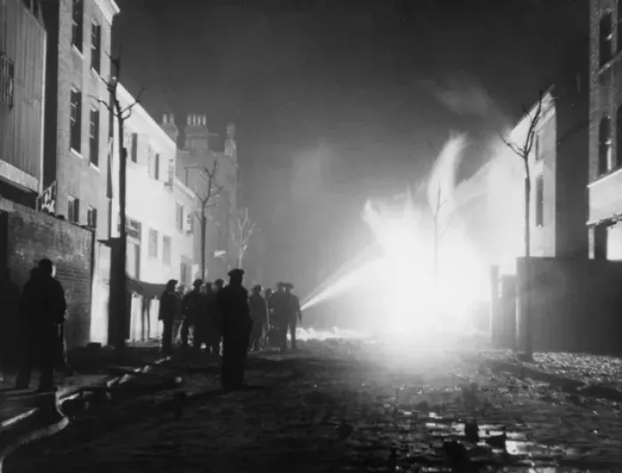 Framed Print : Blitz in London -- firefighters in Bermondsey, WW2 Framed Print : Blitz in London -- firefighters in Bermondsey, WW2