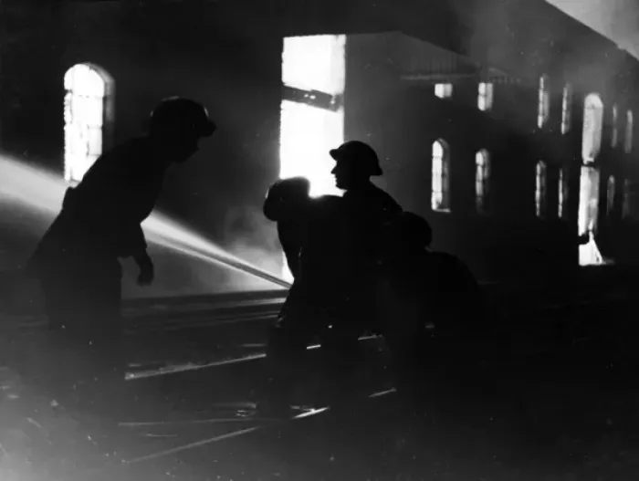 Framed Print : Blitz in London -- firefighters at work, Blackfriars, WW2 Framed Print : Blitz in London -- firefighters at work, Blackfriars, WW2