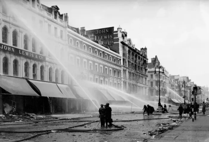 Framed Print : Blitz on London -- Oxford Street, WW2 Framed Print : Blitz on London -- Oxford Street, WW2