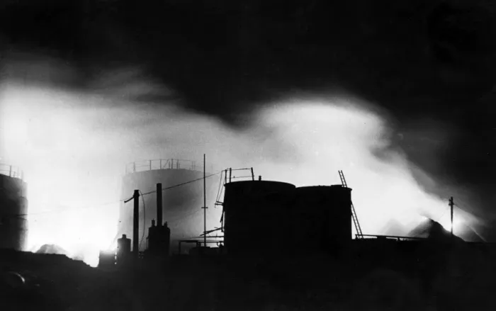 Framed Print : Blitz in London -- Winkleys Wharf, Millwall, WW2 Framed Print : Blitz in London -- Winkleys Wharf, Millwall, WW2