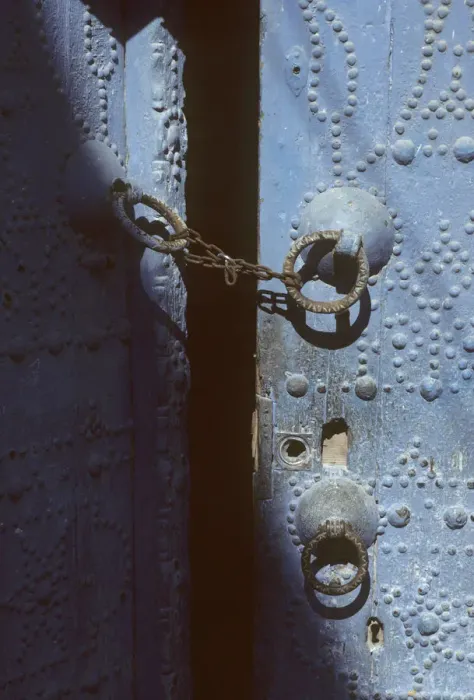 Framed Print : Blue door with chain, Nefta, Tunisia Framed Print : Blue door with chain, Nefta, Tunisia