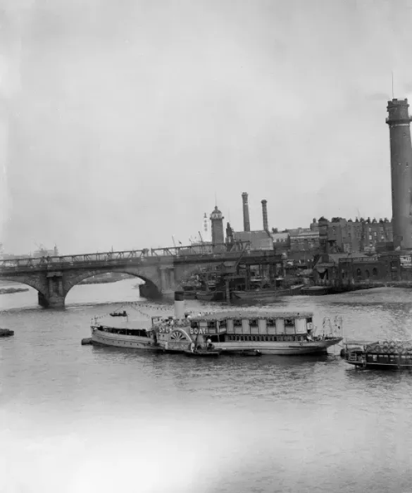 Framed Print : SHOW BOAT ON THAMES Framed Print : SHOW BOAT ON THAMES