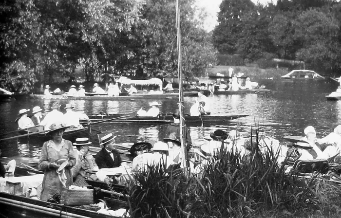 Framed Print : Boating at Hampton Court London in 1910 Framed Print : Boating at Hampton Court London in 1910