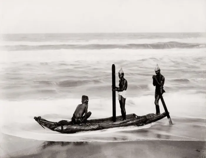 Framed Print : Boatmen on the sea on a traditional wood canoe Framed Print : Boatmen on the sea on a traditional wood canoe