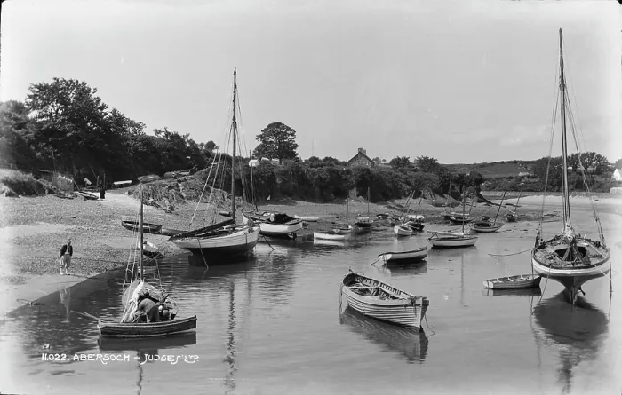 Framed Print : Boats at Abersoch Framed Print : Boats at Abersoch