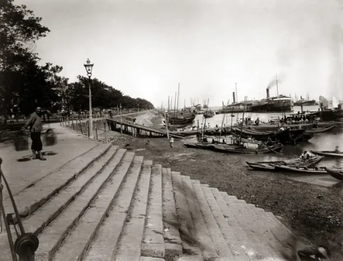 Framed Print : Boats along The Bund, Hankow, China, circa 1890 Framed Print : Boats along The Bund, Hankow, China, circa 1890