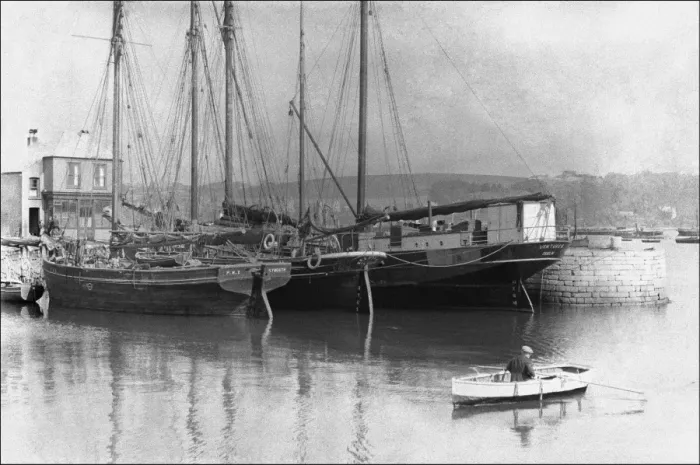 Framed Print : Boats in a Devon harbour Framed Print : Boats in a Devon harbour