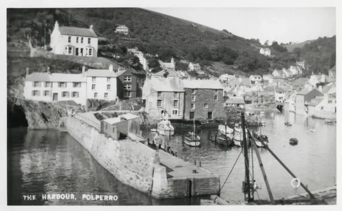 Framed Print : Boats in the harbour at Polperro, Cornwall Framed Print : Boats in the harbour at Polperro, Cornwall