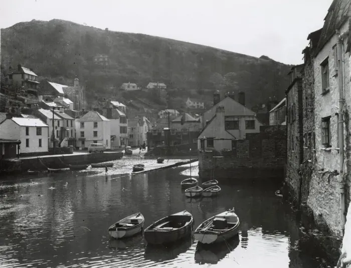 Framed Print : Boats in the harbour at Polperro, Cornwall Framed Print : Boats in the harbour at Polperro, Cornwall