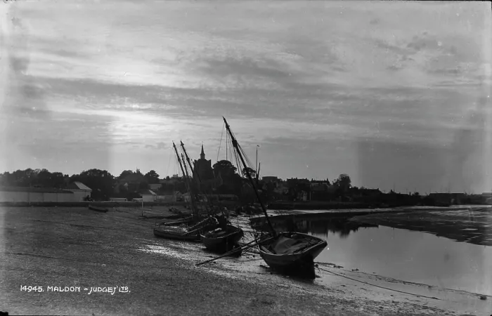 Framed Print : Boats at Low Tide in Maldon Framed Print : Boats at Low Tide in Maldon