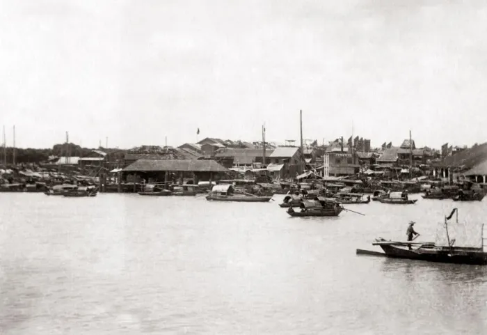 Framed Print : Boats on the Pearl River, Canton (Guangzhou), China circa 1890. Date: circa 1890 Framed Print : Boats on the Pearl River, Canton (Guangzhou), China circa 1890. Date: circa 1890