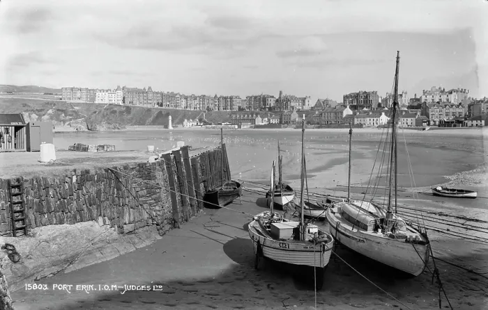 Framed Print : Boats at Port Erin Framed Print : Boats at Port Erin