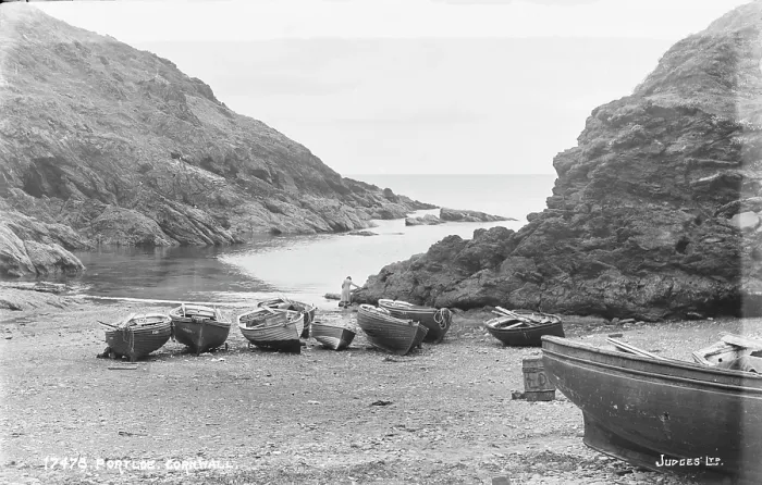 Framed Print : Boats at Portloe Framed Print : Boats at Portloe