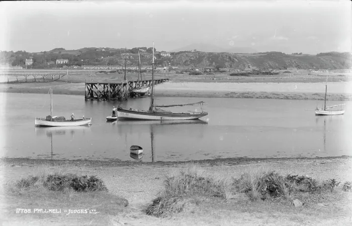 Framed Print : Boats at Pwllheli Harbour Framed Print : Boats at Pwllheli Harbour