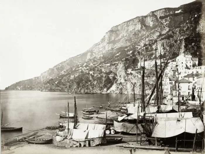 Framed Print : Boats tied up along the beach at Amalfi, Italy Framed Print : Boats tied up along the beach at Amalfi, Italy