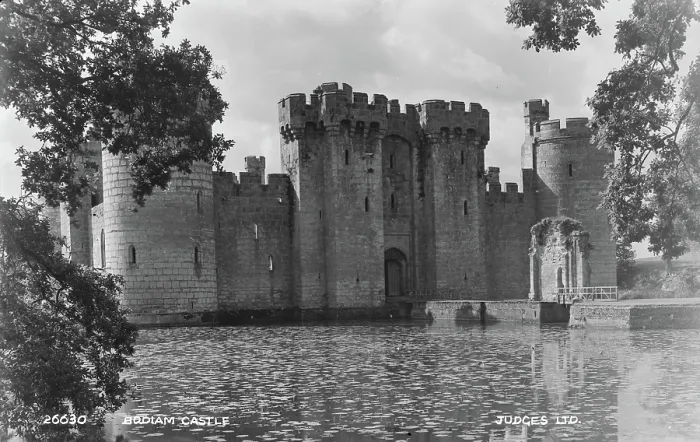 Framed Print : Bodiam Castle Framed Print : Bodiam Castle