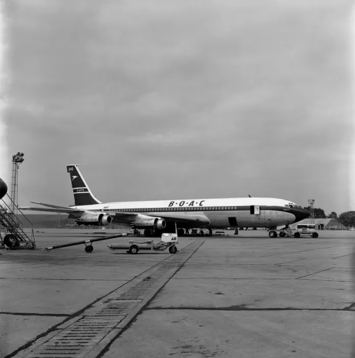 Framed Print : Boeing 707-436 G-APFD first BOAC 707 LAP 1960 Framed Print : Boeing 707-436 G-APFD first BOAC 707 LAP 1960