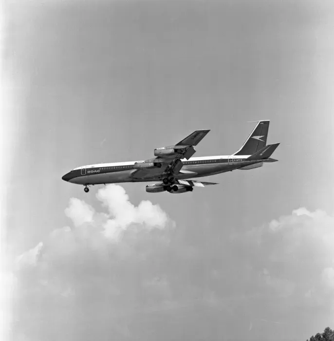 Framed Print : Boeing 707-436 G-APFD first BOAC 707 LAP 1960 Framed Print : Boeing 707-436 G-APFD first BOAC 707 LAP 1960