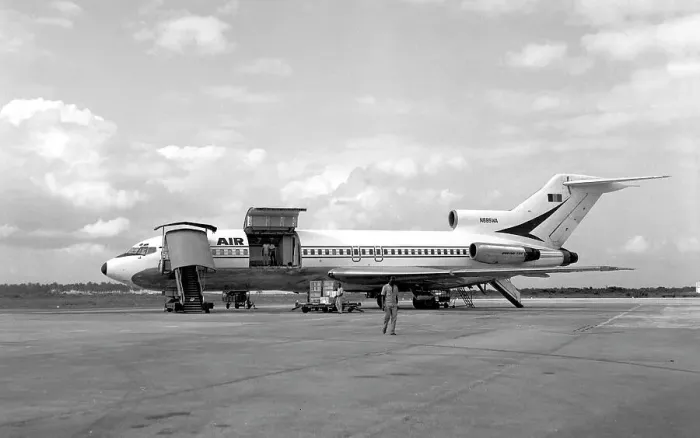 Framed Print : Boeing 727-173C N695WA Framed Print : Boeing 727-173C N695WA