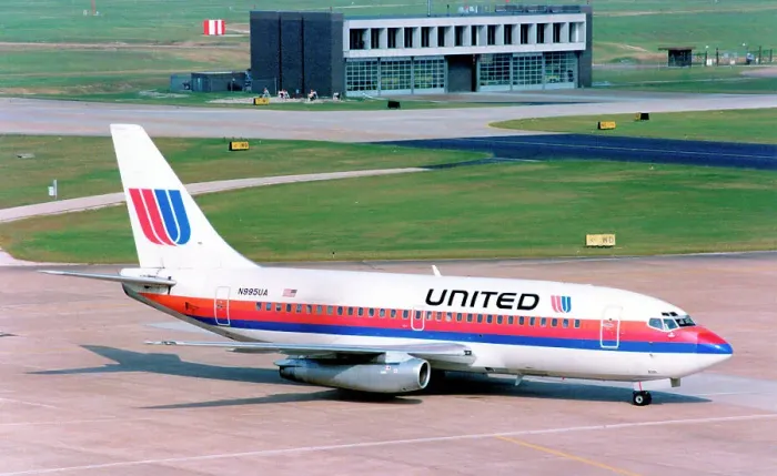 Framed Print : Boeing 737-291 N995UA