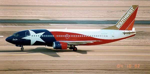 Boeing 737-300 N352SW