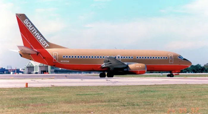 Framed Print : Boeing 737-3H4 N331SW Framed Print : Boeing 737-3H4 N331SW