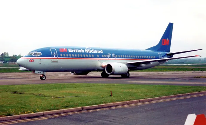 Framed Print : Boeing 737-400 G-OBMM Framed Print : Boeing 737-400 G-OBMM
