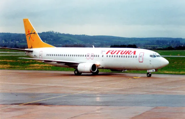 Framed Print : Boeing 737-4Y0 EC-GNZ Framed Print : Boeing 737-4Y0 EC-GNZ