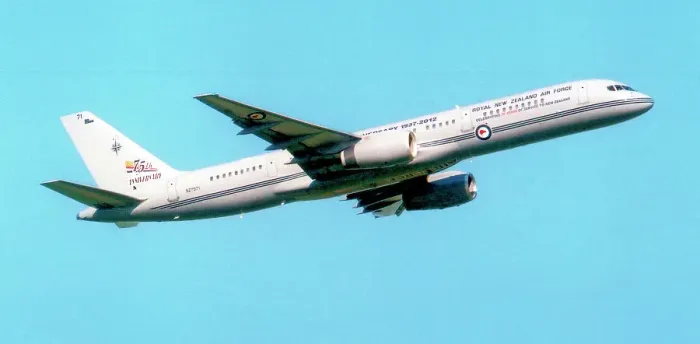 Framed Print : Boeing 757-2K2 NZ7571 Framed Print : Boeing 757-2K2 NZ7571