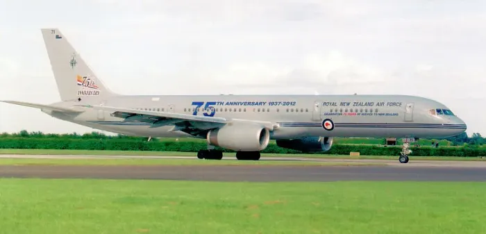 Framed Print : Boeing 757-2K2 NZ7571 Framed Print : Boeing 757-2K2 NZ7571