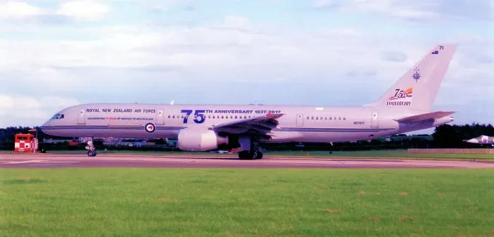 Framed Print : Boeing 757-2K2 NZ7571 Framed Print : Boeing 757-2K2 NZ7571