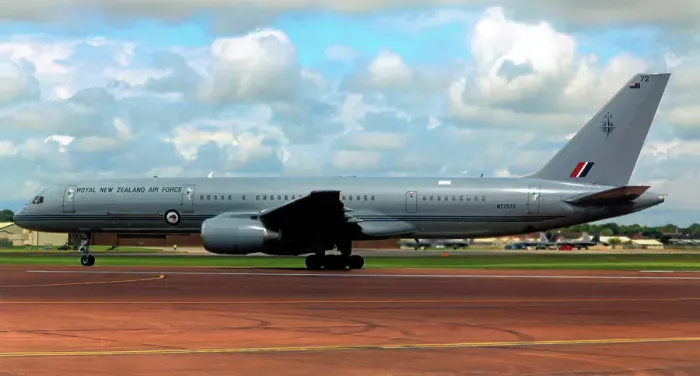 Framed Print : Boeing 757-2K2 NZ7572