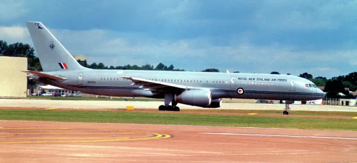 Framed Print : Boeing 757-2K2 NZ7572 Framed Print : Boeing 757-2K2 NZ7572