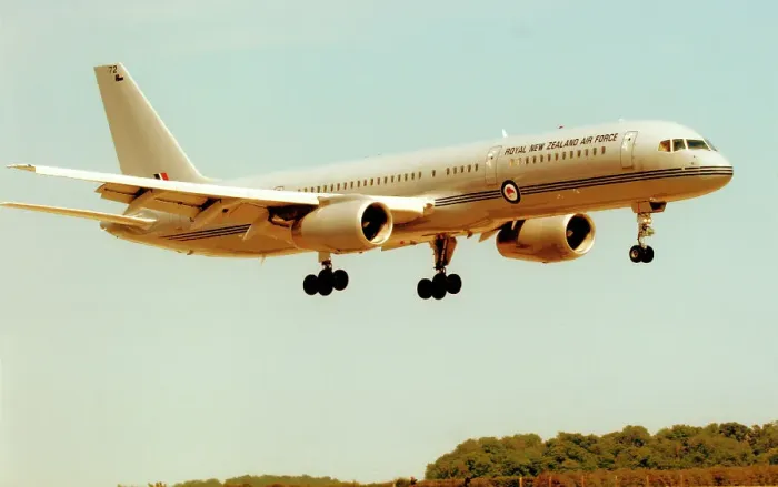Framed Print : Boeing 757-2K2 NZ7572