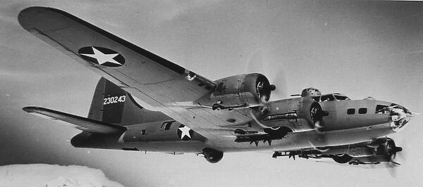 Boeing B-17F flying, from starboard