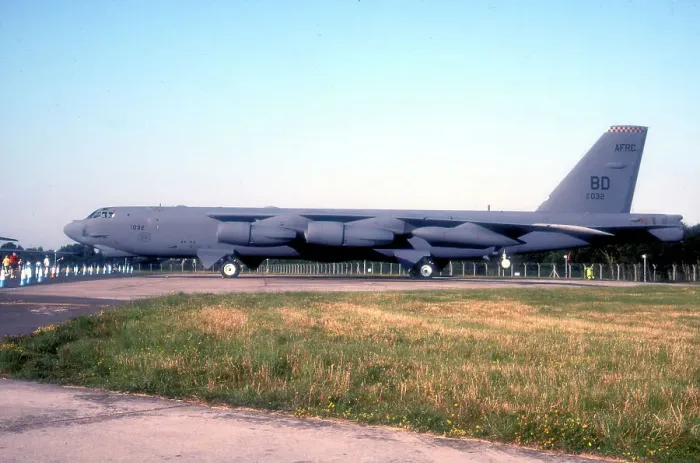 Framed Print : Boeing B-52H Stratofortress 61-0032