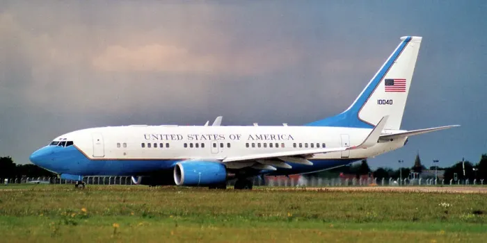 Framed Print : Boeing C-40B 01-0040