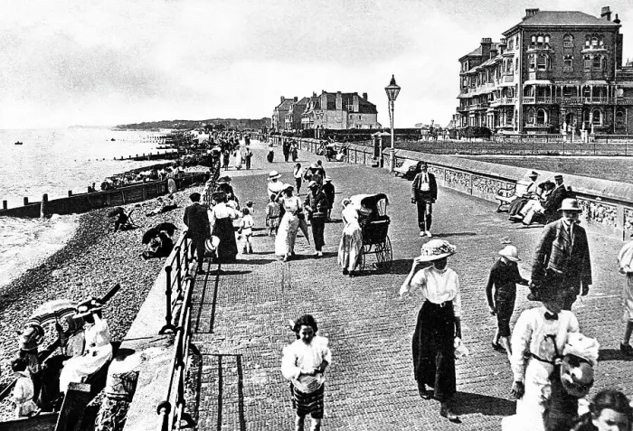Framed Print : Bognor Parade West Framed Print : Bognor Parade West