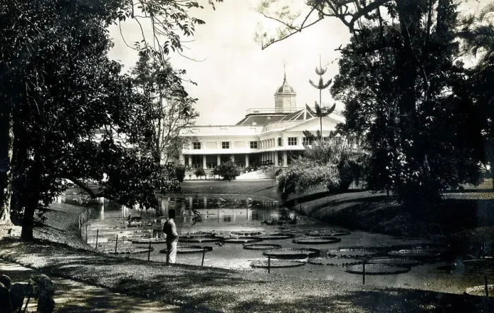 Framed Print : The Bogor Palace, West Java, Indonesia Framed Print : The Bogor Palace, West Java, Indonesia
