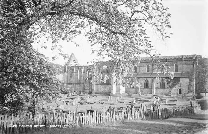 Framed Print : Bolton Abbey Ruins Framed Print : Bolton Abbey Ruins