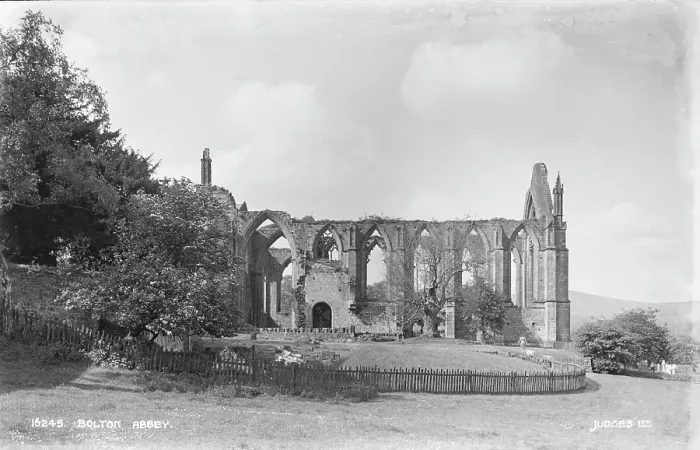 Framed Print : Bolton Abbey Ruins Framed Print : Bolton Abbey Ruins