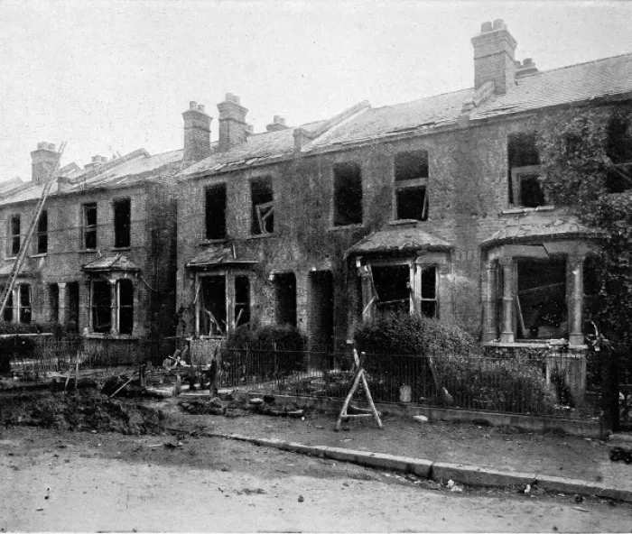 Framed Print : Bombed London house in 1915 Framed Print : Bombed London house in 1915