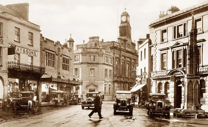 Framed Print : The Borough, Yeovil 1930s Framed Print : The Borough, Yeovil 1930s