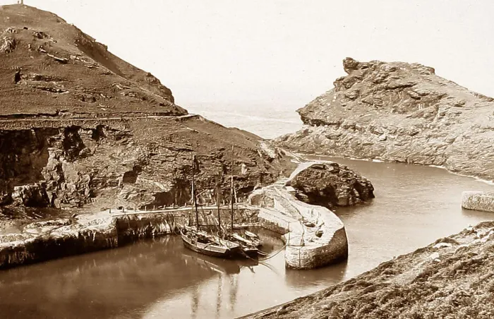 Framed Print : Boscastle Harbour Framed Print : Boscastle Harbour